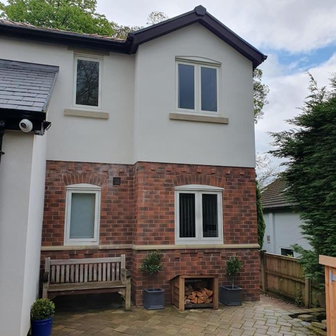 Churstonbnb, Private Flat Within Family Home, Bolton Lostock Εξωτερικό φωτογραφία